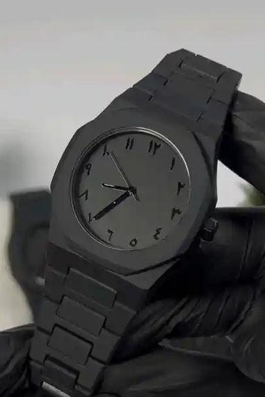 ساعة أورا العربية السوداء