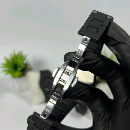 ساعة أورا العربية السوداء