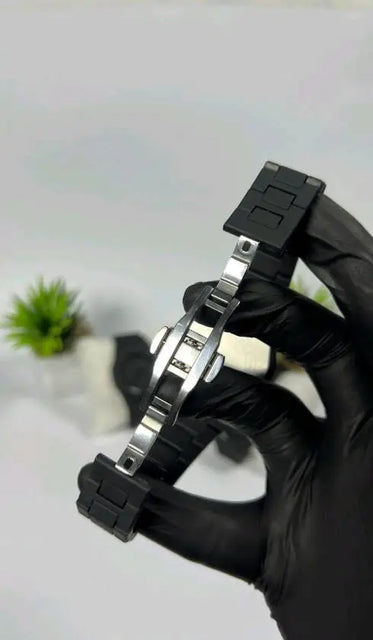 ساعة أورا العربية السوداء